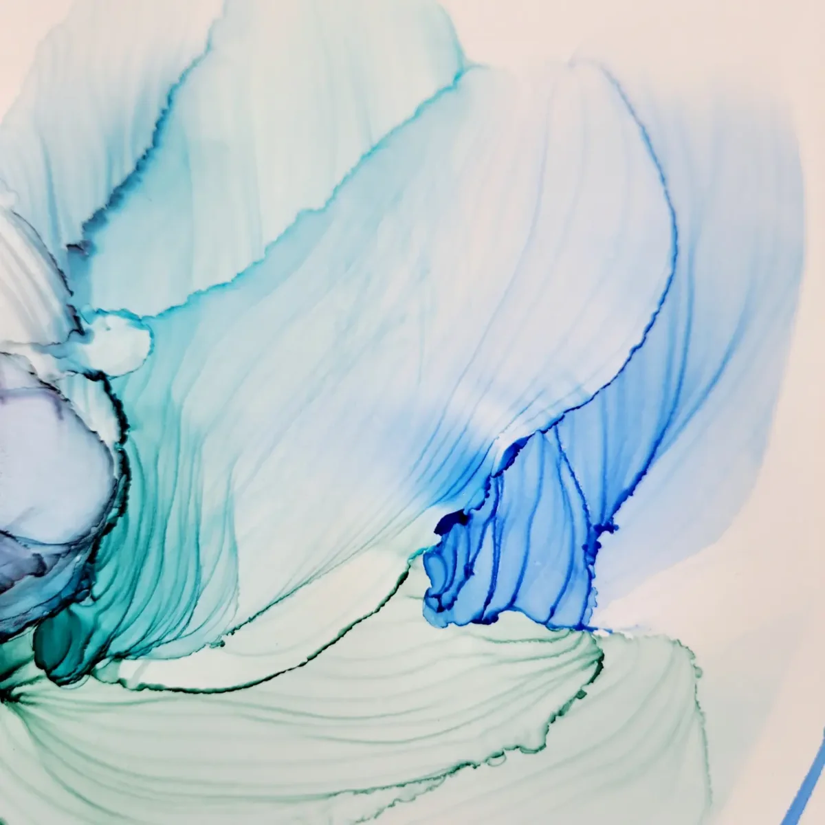 Détail d'une encre à l'alcool bleue et turquoise